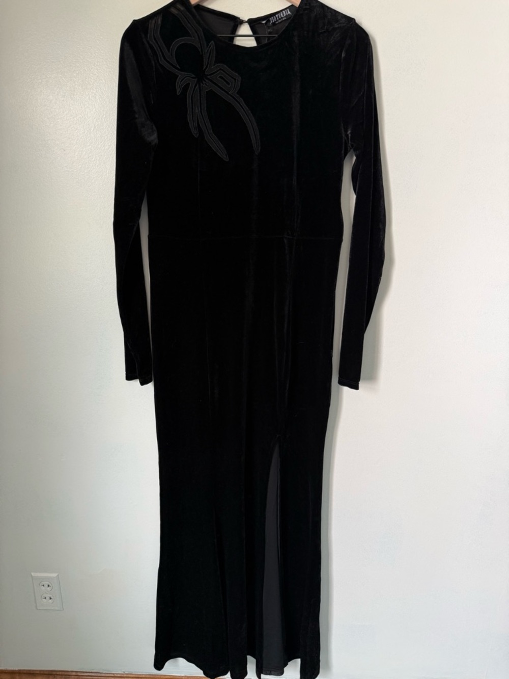 Disturbia Antivenom Black Velvet Long-Sleeve Gown with Thigh Slit - Picture 4 of 10